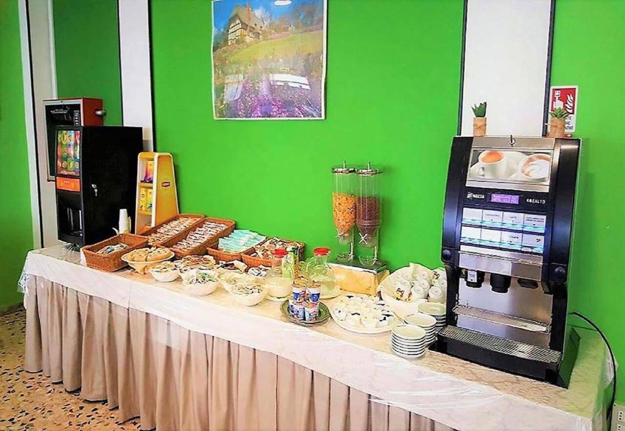 Hotel Berna Римини Экстерьер фото