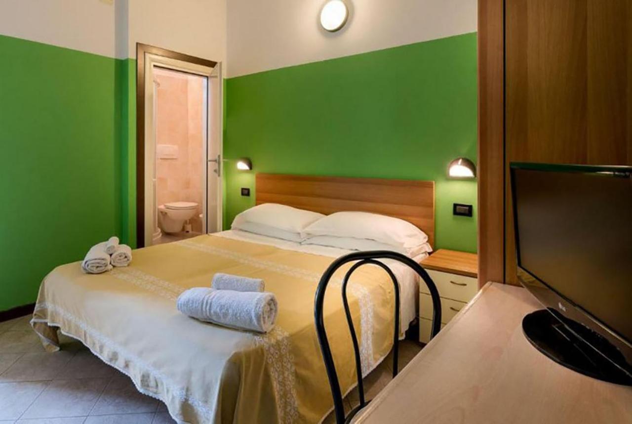 Hotel Berna Римини Экстерьер фото
