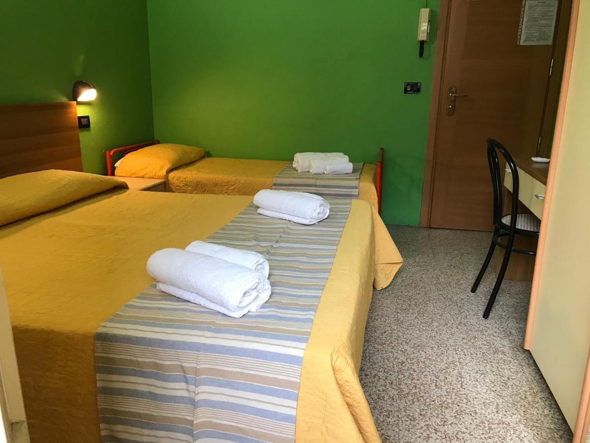 Hotel Berna Римини Экстерьер фото