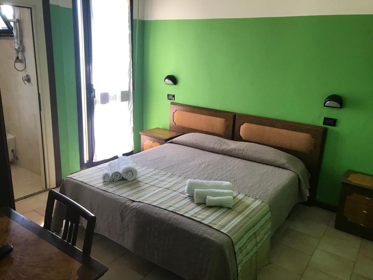Hotel Berna Римини Экстерьер фото